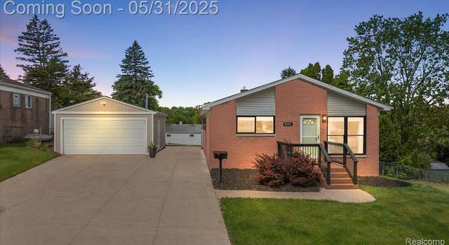 Photo of 835 Manor Dr W, Milford, MI 48381