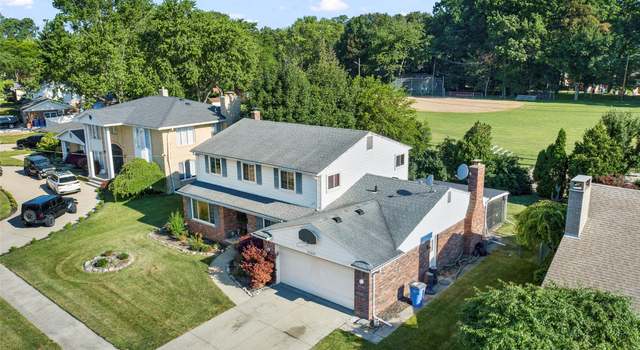 Photo of 23350 Meadlawn Dr, Dearborn Heights, MI 48127