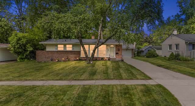 Photo of 29447 Spring Hill Dr, Southfield, MI 48076