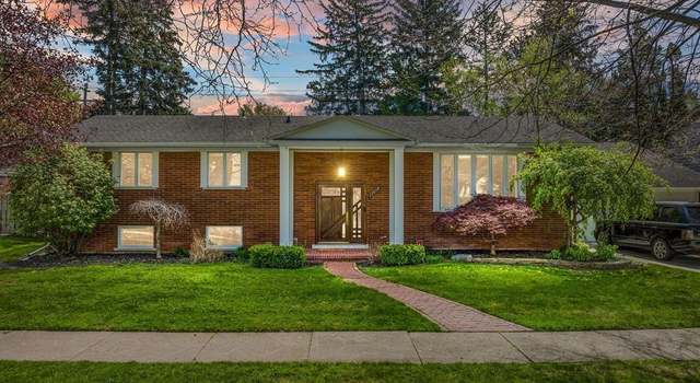 Photo of 21838 Van K Dr, Grosse Pointe Woods, MI 48236