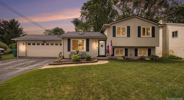Photo of 1875 Lakesview Dr, Oxford, MI 48371