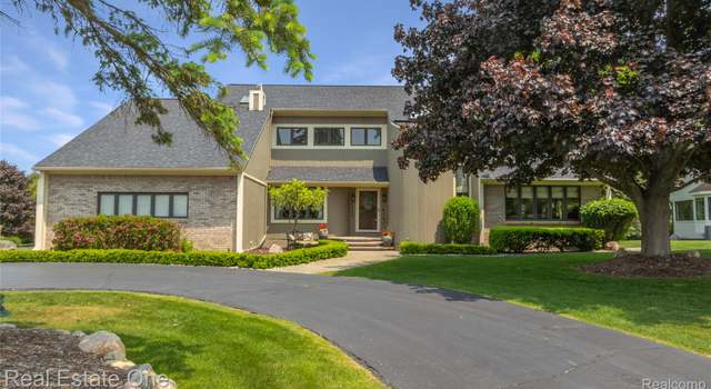 Photo of 6600 Park Valley Dr, Clarkston, MI 48348