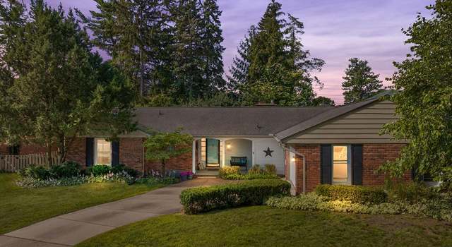 Photo of 933 Crescent Ln, Grosse Pointe Woods, MI 48236