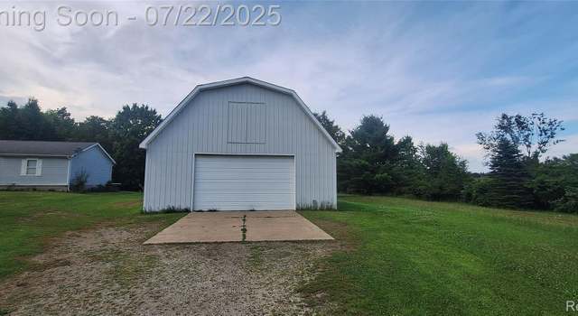 Photo of 370 W Barnes Rd, Fostoria, MI 48435