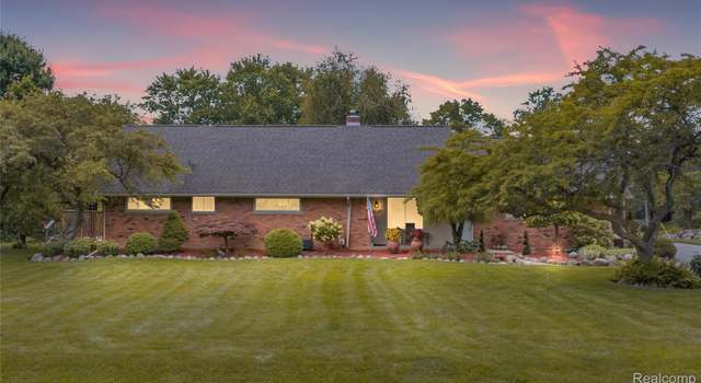 Photo of 26189 Hidden Valley Dr, Farmington Hills, MI 48331