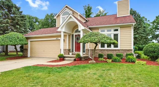 Photo of 473 Hampton Ct, Wixom, MI 48393