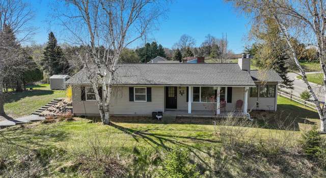 Photo of 3762 Pleasant Ridge Dr, Williamsburg, MI 49690