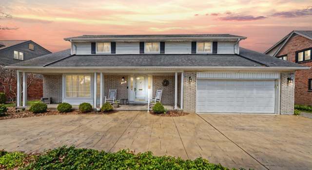 Photo of 576 Woods Ln, Grosse Pointe Woods, MI 48236