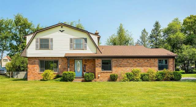 Photo of 859 White House Dr, Highland, MI 48356