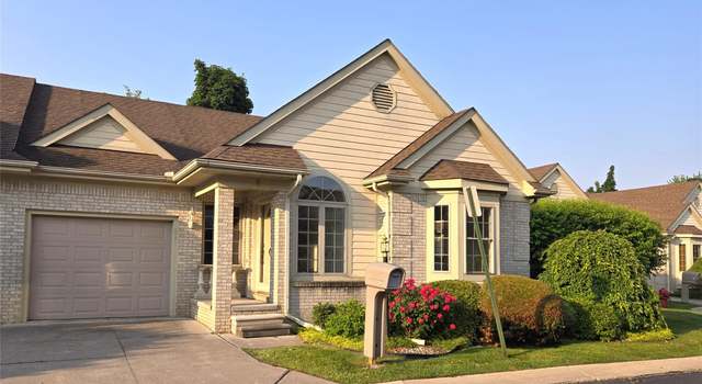 Photo of 8 Hickory Ct Unit 8, Dearborn Heights, MI 48127