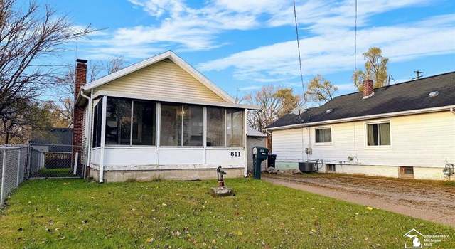 Photo of 811 Young St, Ypsilanti, MI 48198