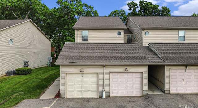 Photo of 4977 Oak Hill Dr, Waterford, MI 48329