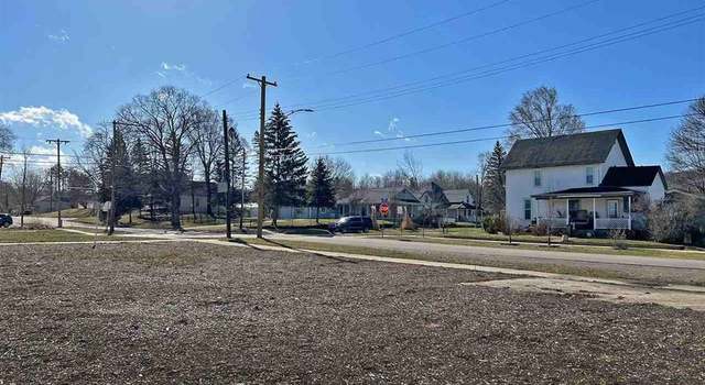 Photo of 526 S Park St, Boyne City, MI 49712
