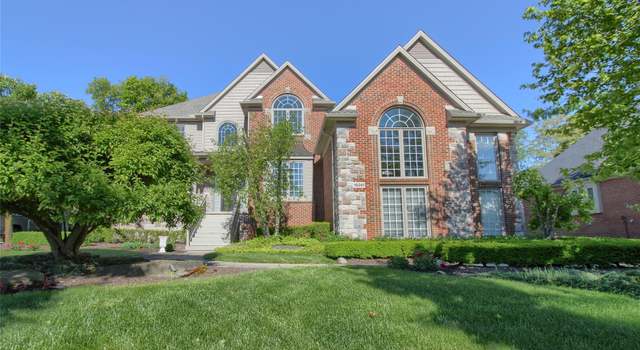 Photo of 18241 Parkshore Dr, Northville, MI 48168