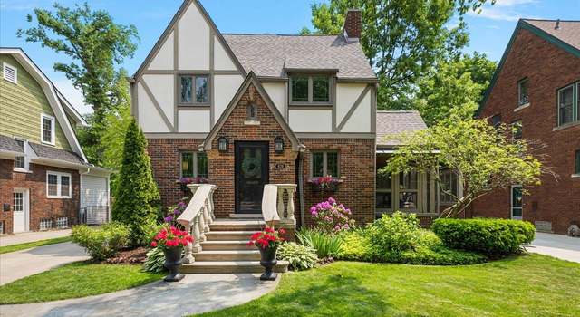 Photo of 676 Washington Rd, Grosse Pointe, MI 48230