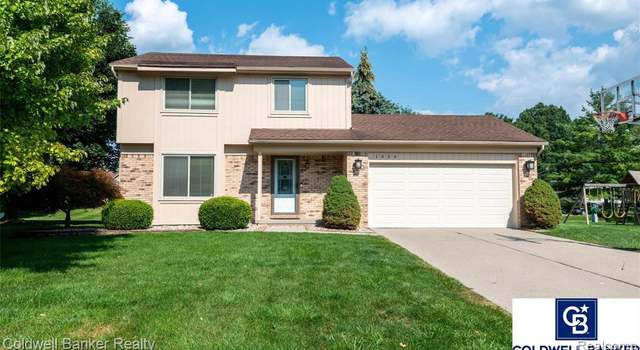 Photo of 1656 Oak Grove Dr, Walled Lake, MI 48390
