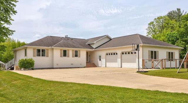 Photo of 681 Quillett Dr, Beaverton, MI 48612