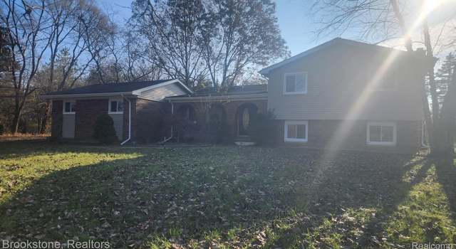 Photo of 33429 Quaker Valley Rd, Farmington Hills, MI 48331