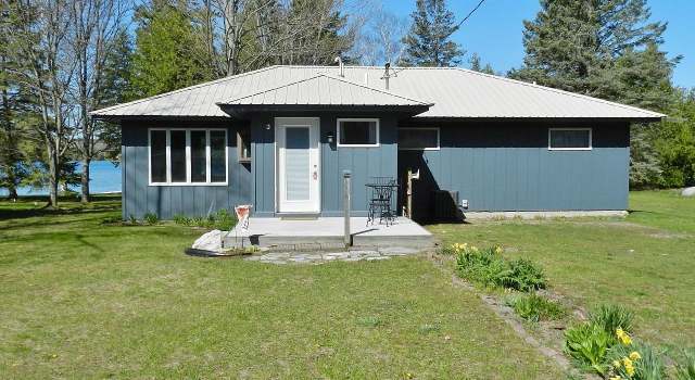 Photo of 915 N Sunset Shores Dr, Lake Leelanau, MI 49653