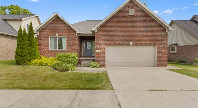 Photo of 21109 Oak Ridge Dr, Clinton Township, MI 48036