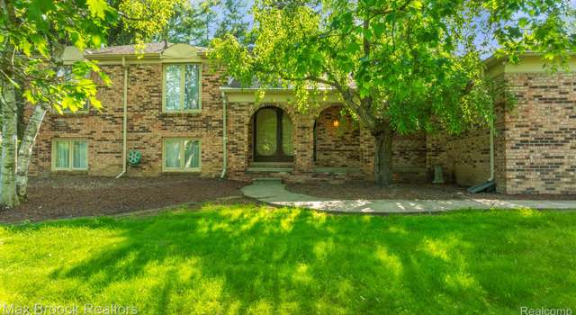 Photo of 26086 Hidden Valley Dr, Farmington Hills, MI 48331