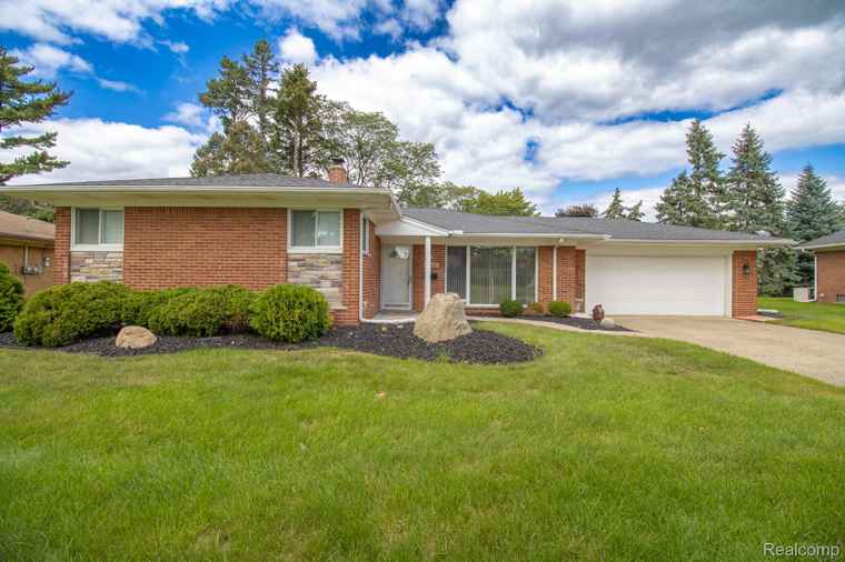 Photo of 33660 Wood St Livonia, MI 48154