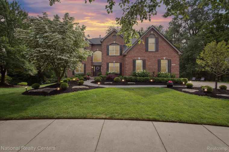 Photo of 47769 Aberdeen Dr Novi, MI 48374