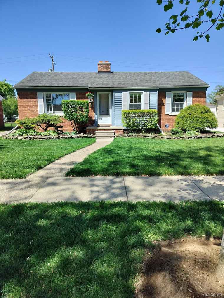 Photo of 9909 Brookfield St Livonia, MI 48150