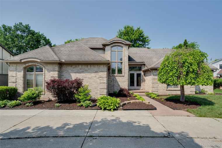 Photo of 30753 Sunderland Dr Farmington Hills, MI 48331