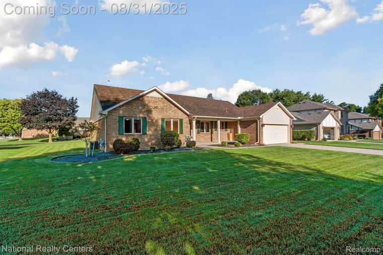 Photo of 19695 Sussex Ave Livonia, MI 48152