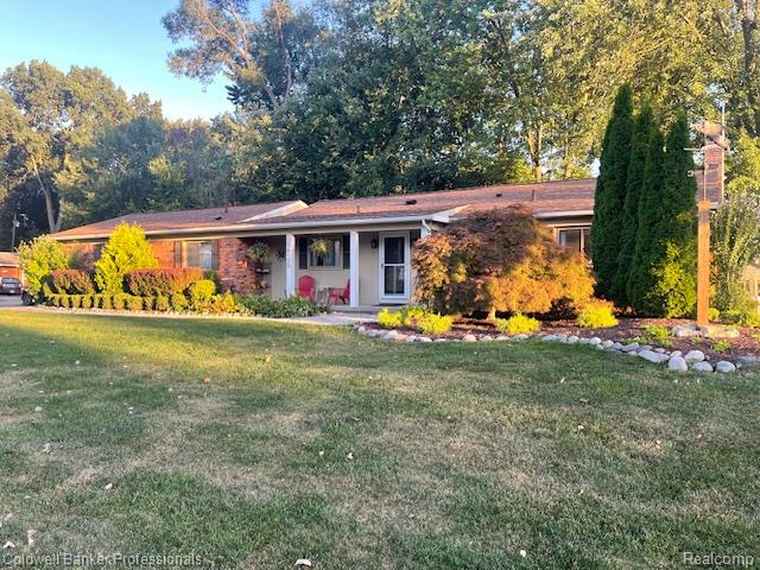 Photo of 25925 Sierra Dr Novi, MI 48374