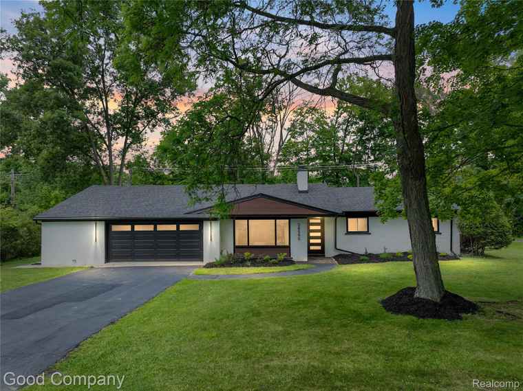 Photo of 28590 Green Willow St Detroit, MI 48331