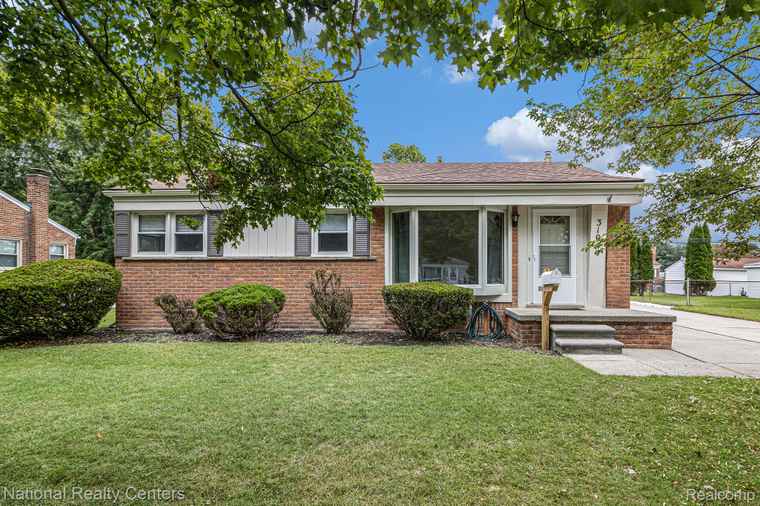 Photo of 31044 Minton St Livonia, MI 48150