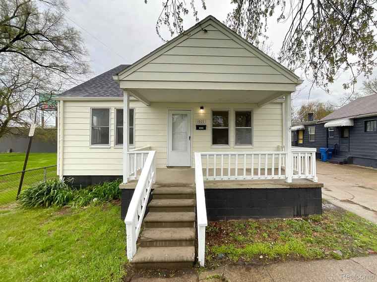 Photo of 1927 Jarvis Ave Warren, MI 48091
