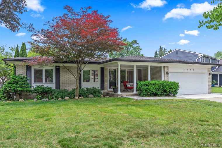 Photo of 2096 Highbury Dr Troy, MI 48085