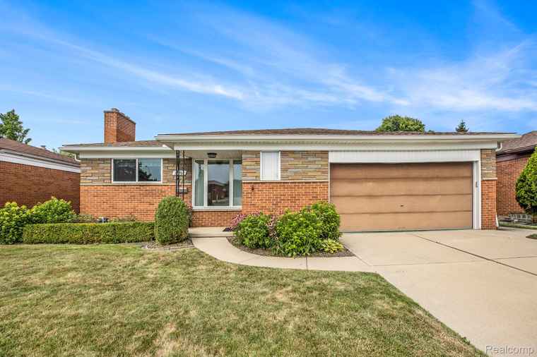 Photo of 27565 Cosgrove Dr Warren, MI 48092