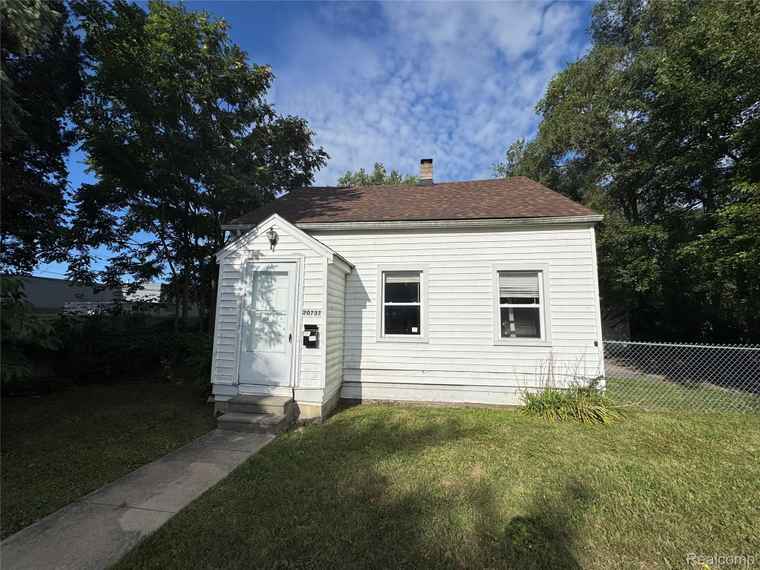Photo of 20737 Nummer St Warren, MI 48089