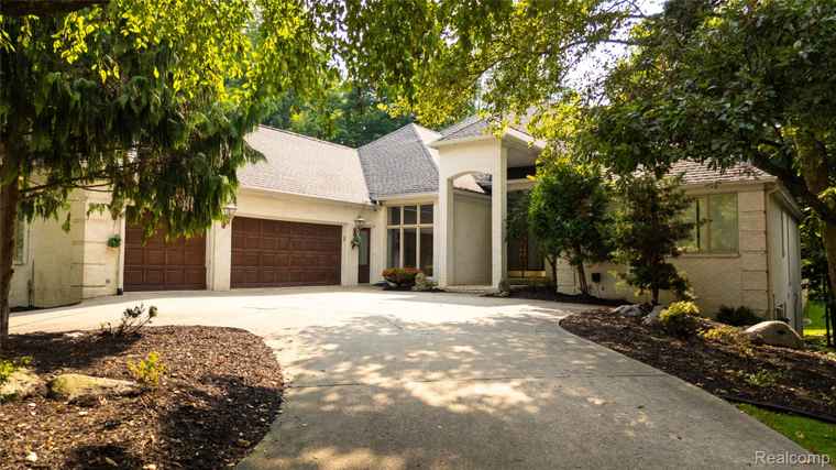 Photo of 43564 Scenic Ln Northville, MI 48167