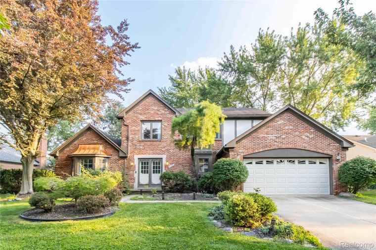 Photo of 44891 Huntingcross Dr Novi, MI 48375