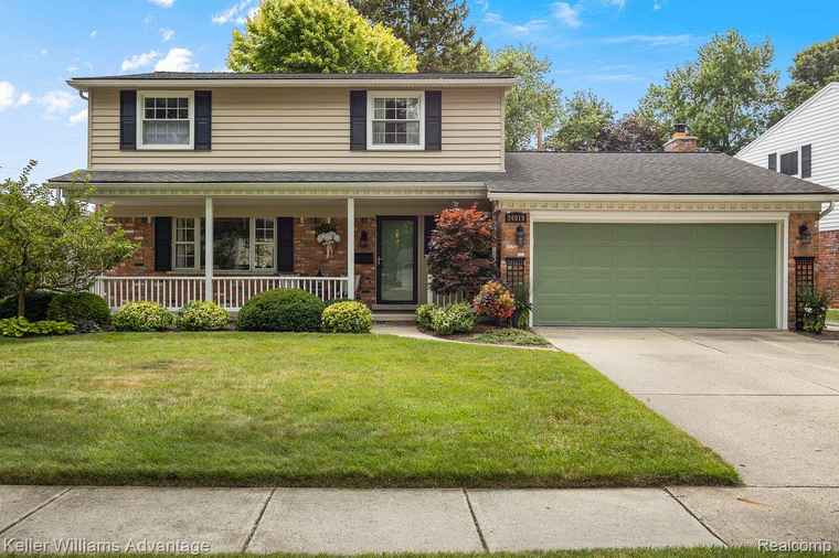Photo of 34919 Grove Dr Livonia, MI 48154