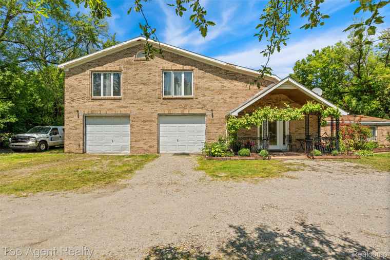 Photo of 1918 Muer Dr Troy, MI 48084