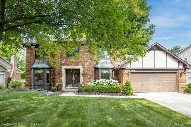 Photo of 16123 Nola Dr Livonia, MI 48154