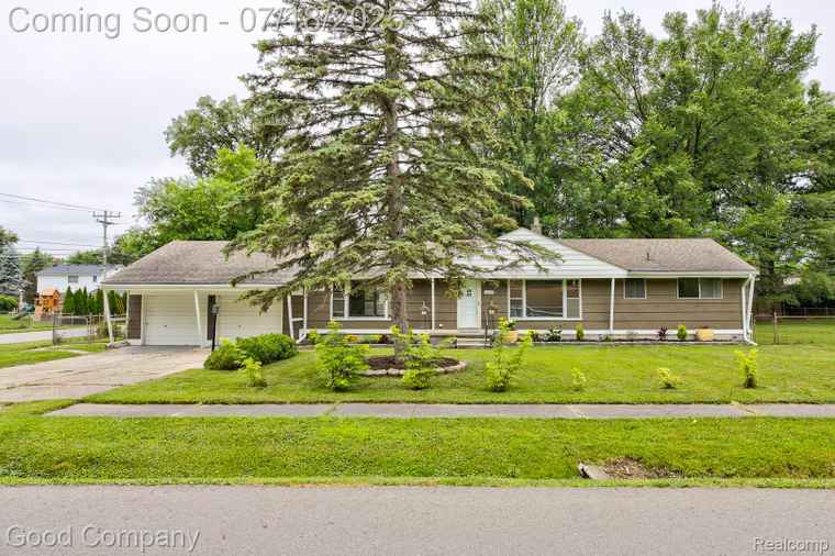 Photo of 18913 Myron St Livonia, MI 48152