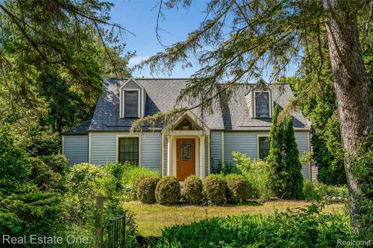 Photo of 30115 Munger Dr Livonia, MI 48154
