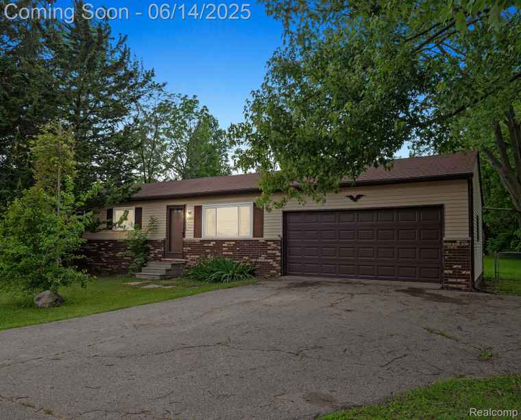 Photo of 43667 Dequindre Rd Troy, MI 48085