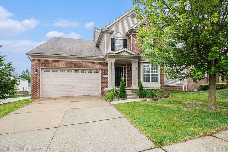 Photo of 27455 Harrington Way Novi, MI 48374