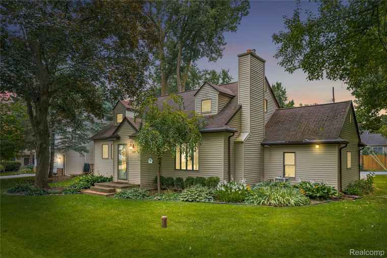 Photo of 149 N Haven St Novi, MI 48377