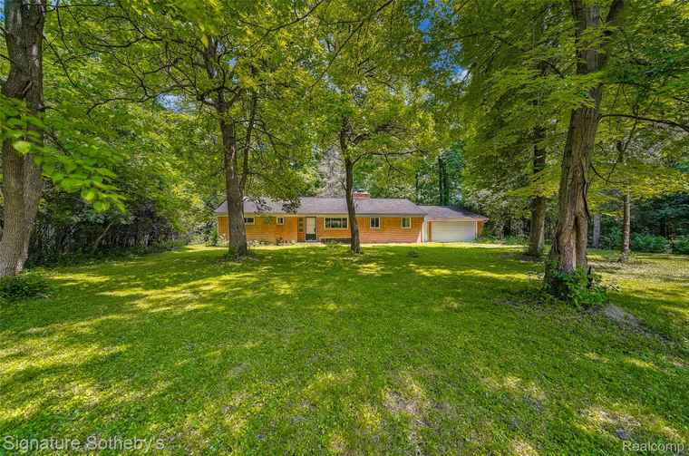 Photo of 28492 Shadylane Dr Farmington Hills, MI 48336