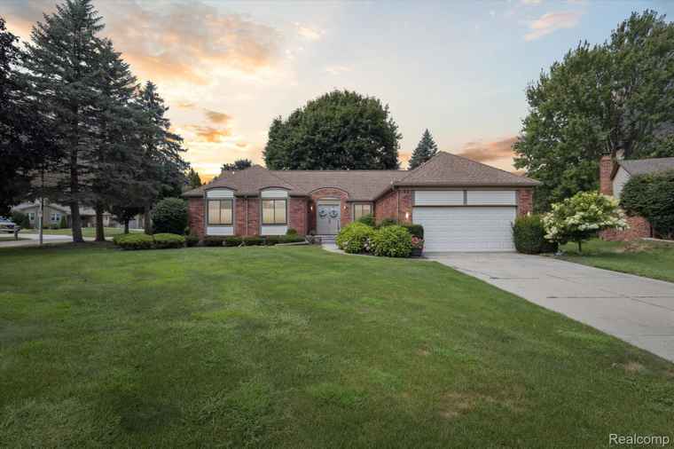 Photo of 17340 Laurel Dr Livonia, MI 48152
