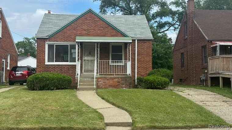 Photo of 18240 Shaftsbury Ave Detroit, MI 48219